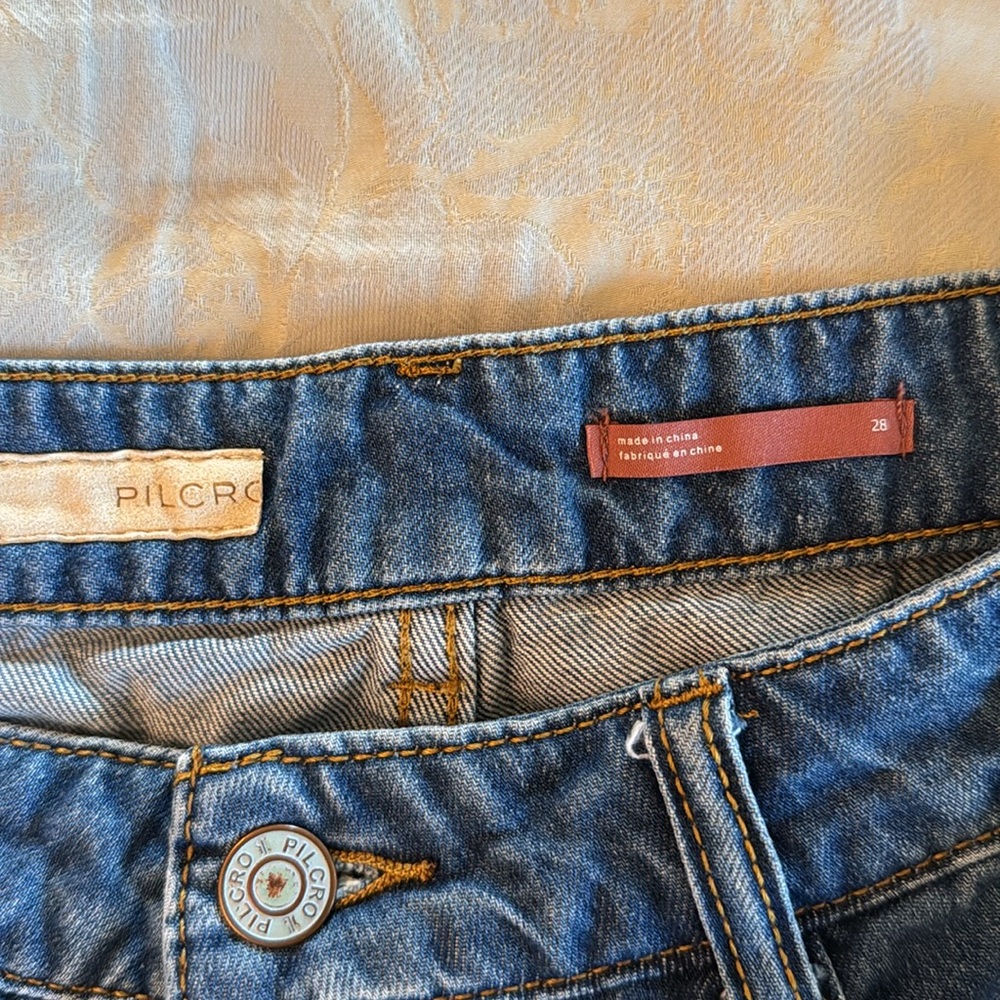 Pilcro women’s Blue Jean Shorts Distressed Style size 28 with pocket detail - Picture 2 of 3